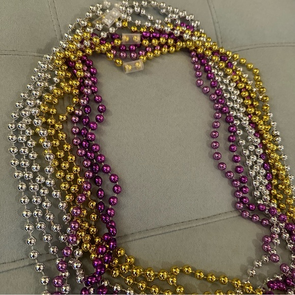 🎁 Bundle 4 Free! Mardi Gras Bead Bundle Gold, Purple, Silver - Picture 2 of 9